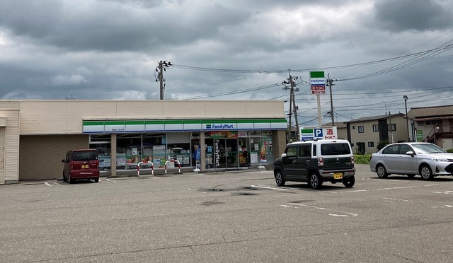 コンビニ　ファミリーマート新潟とっぱら店（コンビニ）まで427m