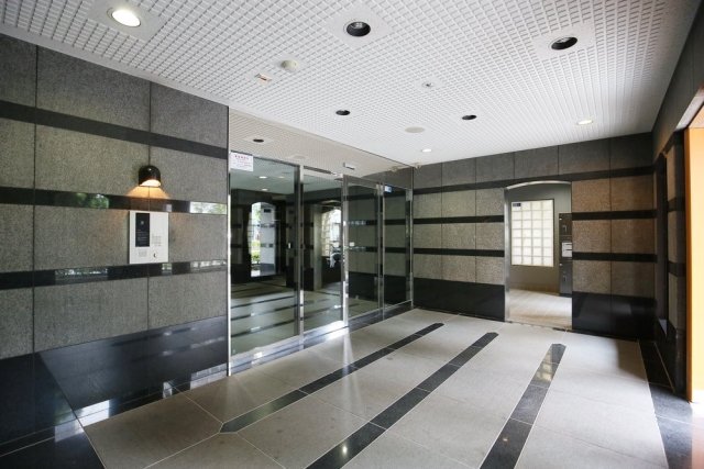 エントランス　建物の内部です