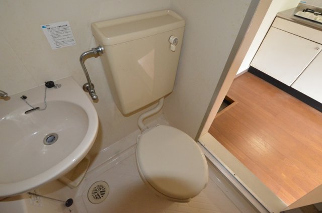 トイレ　ユニットバス内のトイレです☆