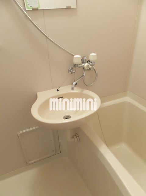 洗面設備　バスルーム内の洗面です。