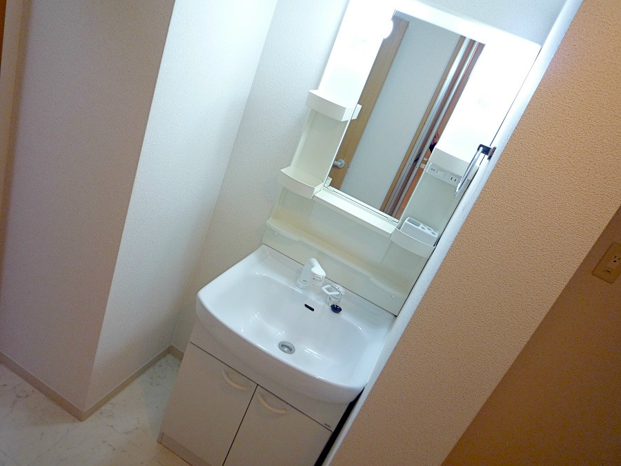 洗面設備　シャワー付き洗面台