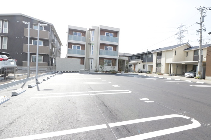 駐車場　2台目もお気軽にお問合せください♪