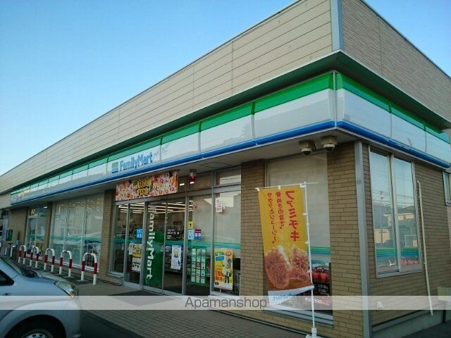 コンビニ　ファミリーマートあぶみ３丁目店（コンビニ）まで210m