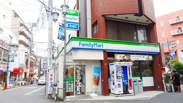 コンビニ　ファミリーマート（コンビニ）まで150m