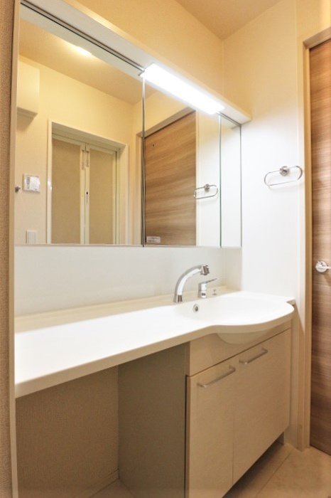 洗面設備　スペースが確保できる洗面所です