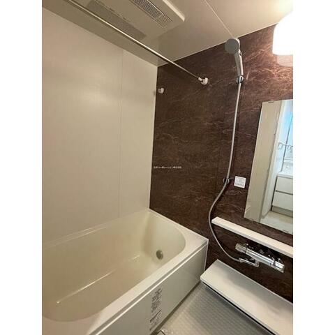 バス・シャワールーム　浴室乾燥機完備♪