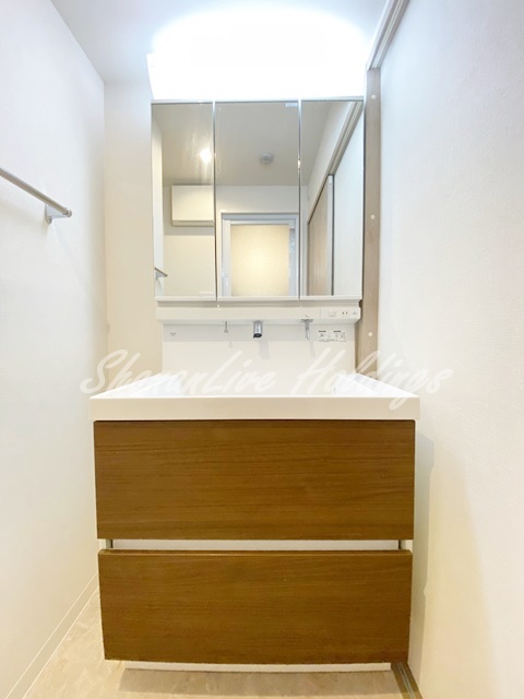 洗面設備　三面鏡洗面台♪