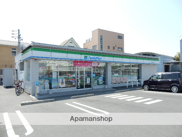 コンビニ　ファミリーマート西長瀬店（コンビニ）まで393m