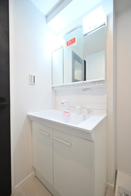 洗面設備　独立洗面台です