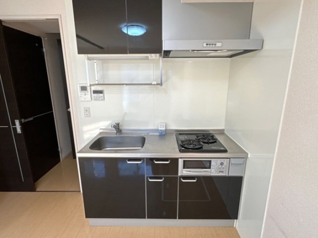 キッチン　ガスコンロ付きキッチン（上部収納棚）