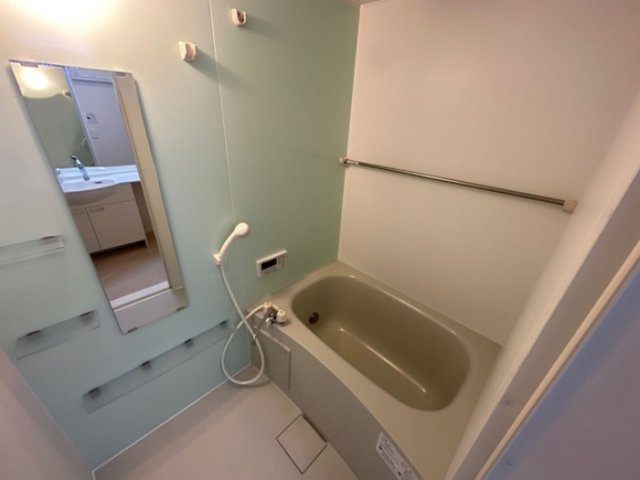 バス・シャワールーム　換気暖房乾燥機付き浴室