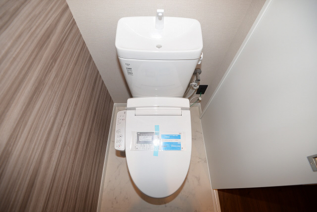 トイレ　落ち着いた色調のトイレです