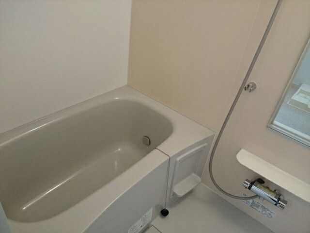 バス・シャワールーム　清潔感のあるバスルーム