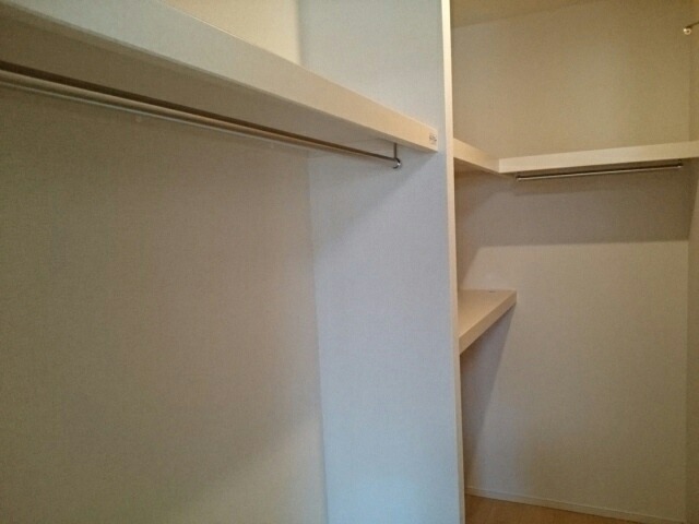 収納　ウォークスルークローゼット完備