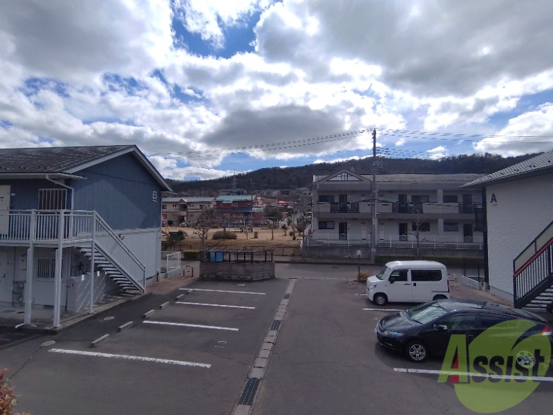 トイレ　ベランダからは綺麗で大きな空が良く見えます。