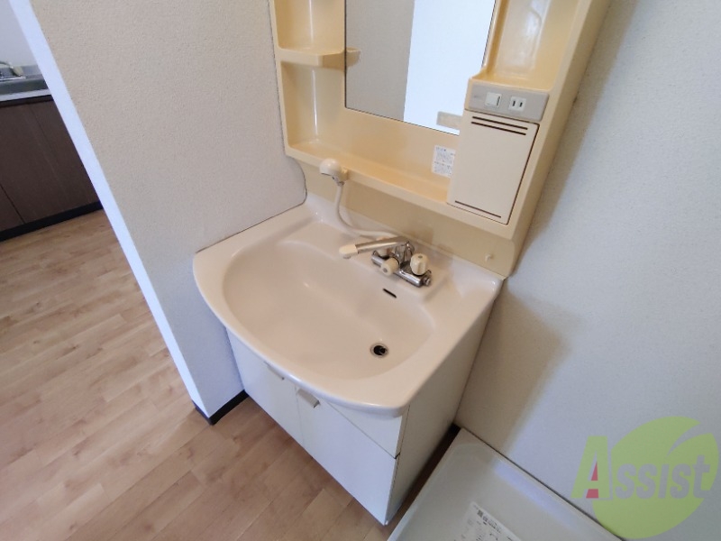 洗面設備　独立洗面台はこちらになります。朝の身支度も出来ますね。