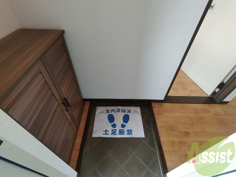 玄関　玄関から撮影してみました。明るい印象を受けますね。