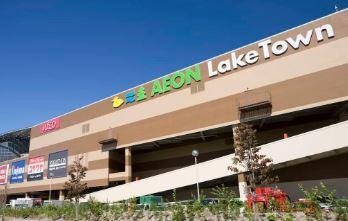 ショッピングセンター　レイクタウンスクエア（ショッピングセンター）まで139m