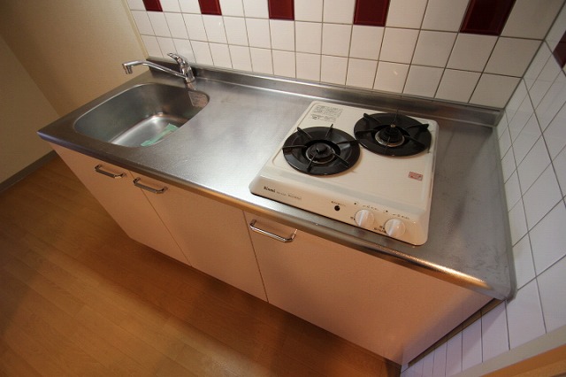 キッチン　同物件、別号室のものです。