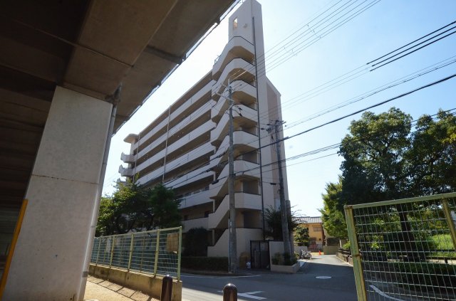 建物外観　モニタ付きインターホンついてます♪