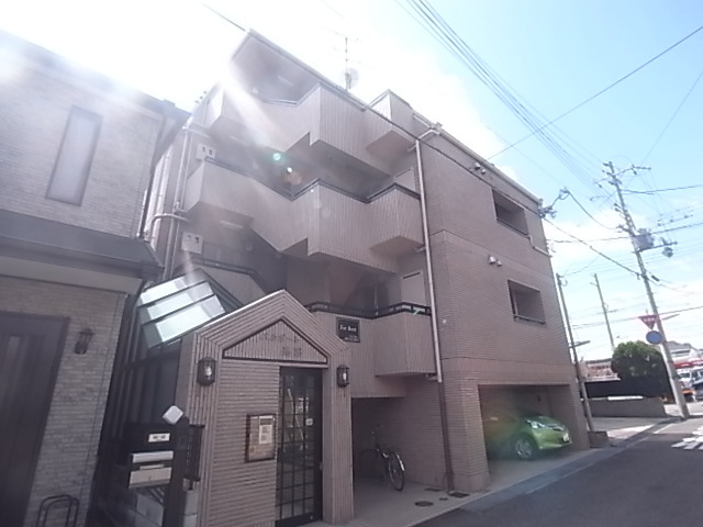 建物外観　タイル貼りの外観