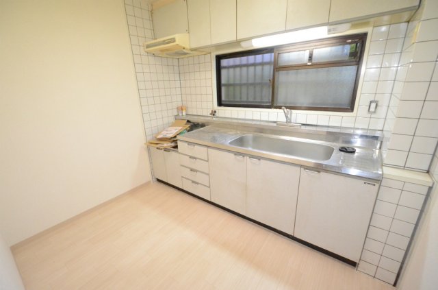 キッチン　キッチンに窓があり換気も楽にできます！