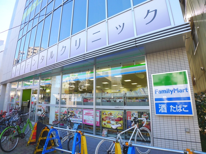 コンビニ　ファミリーマート（コンビニ）まで240m