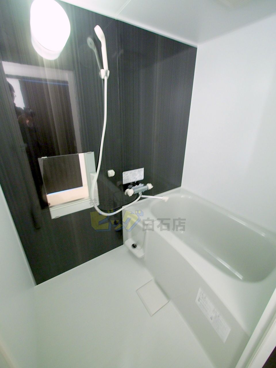 バス・シャワールーム　広々タイプのお風呂です♪