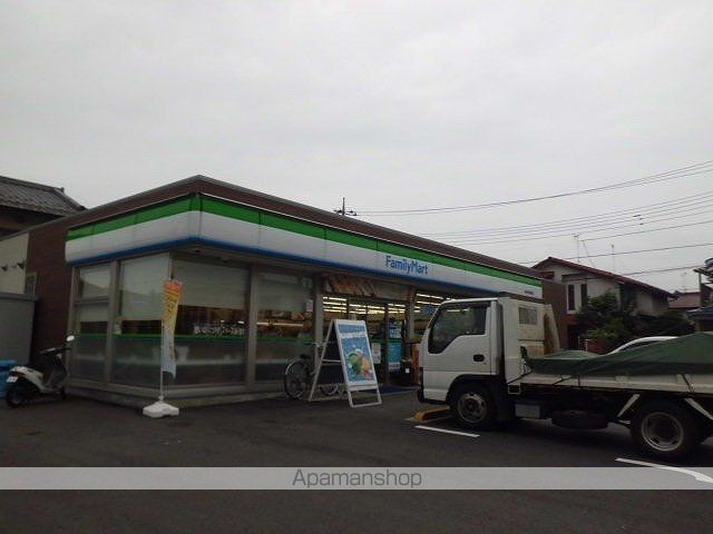 コンビニ　ファミリーマート（コンビニ）まで40m
