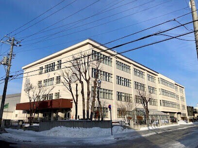 中学校　札幌市立栄町中学校（中学校）まで436m