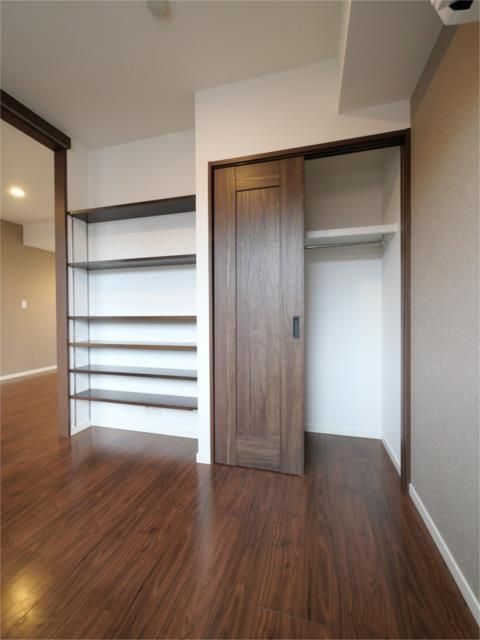 収納　左は可動棚