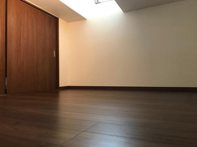 その他部屋・スペース　【その他内観】ロフト部分にも収納と採光窓があります