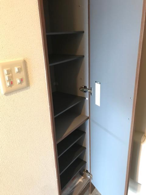 収納　【収納】シューズボックスです　靴結構入りますよ