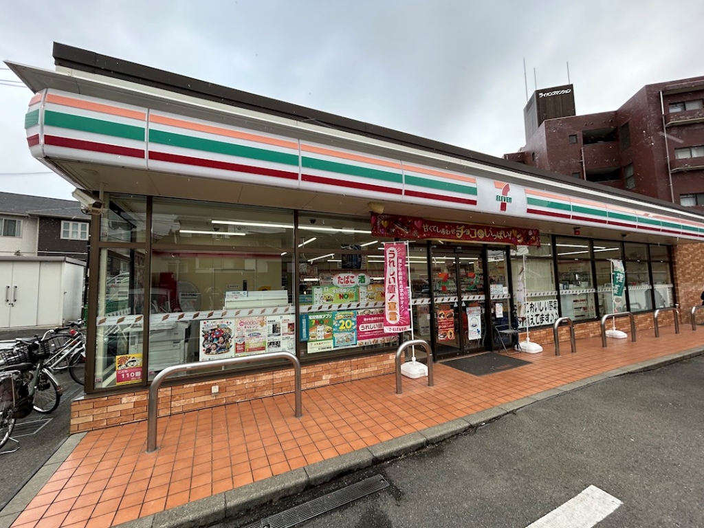 コンビニ　セブンイレブン 福岡高宮西店（コンビニ）まで182m