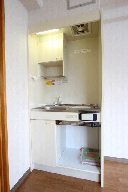 キッチン　同物件別号室のものです。