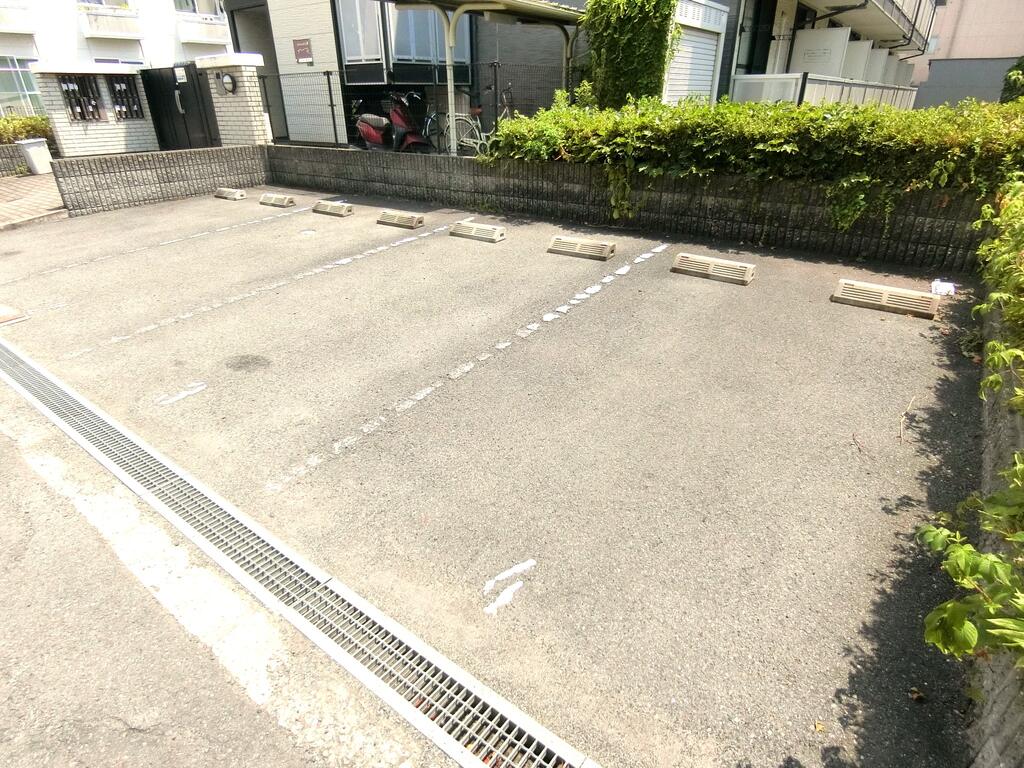駐車場　敷地内駐車場です☆