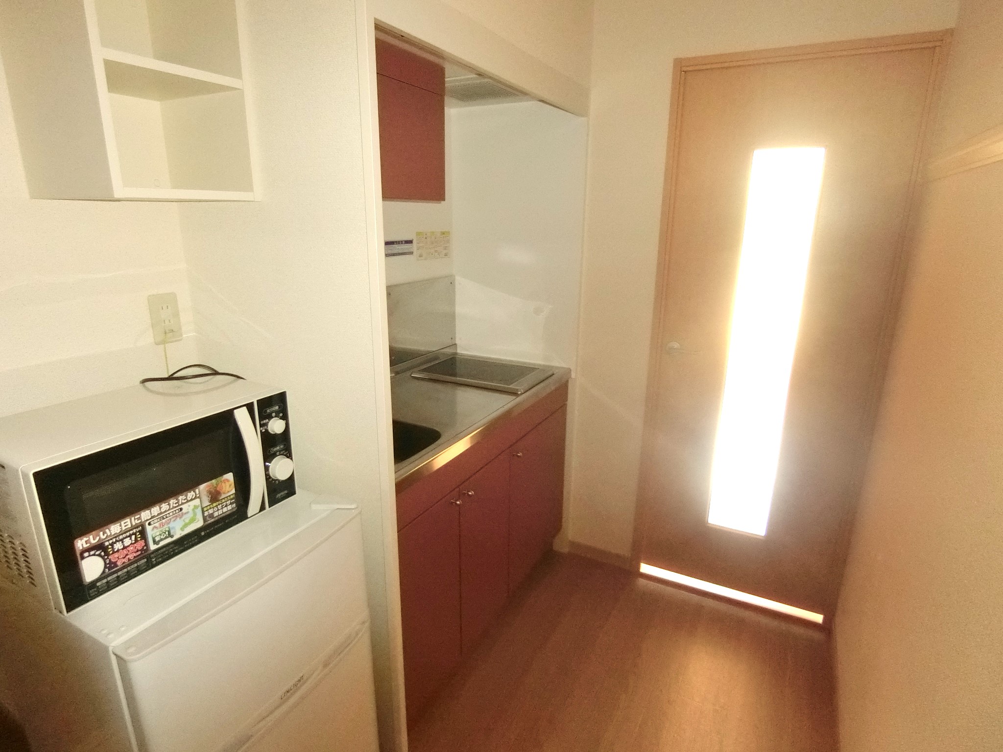 キッチン　キッチンに２口コンロと２ドア冷蔵庫・電子レンジを完備です☆