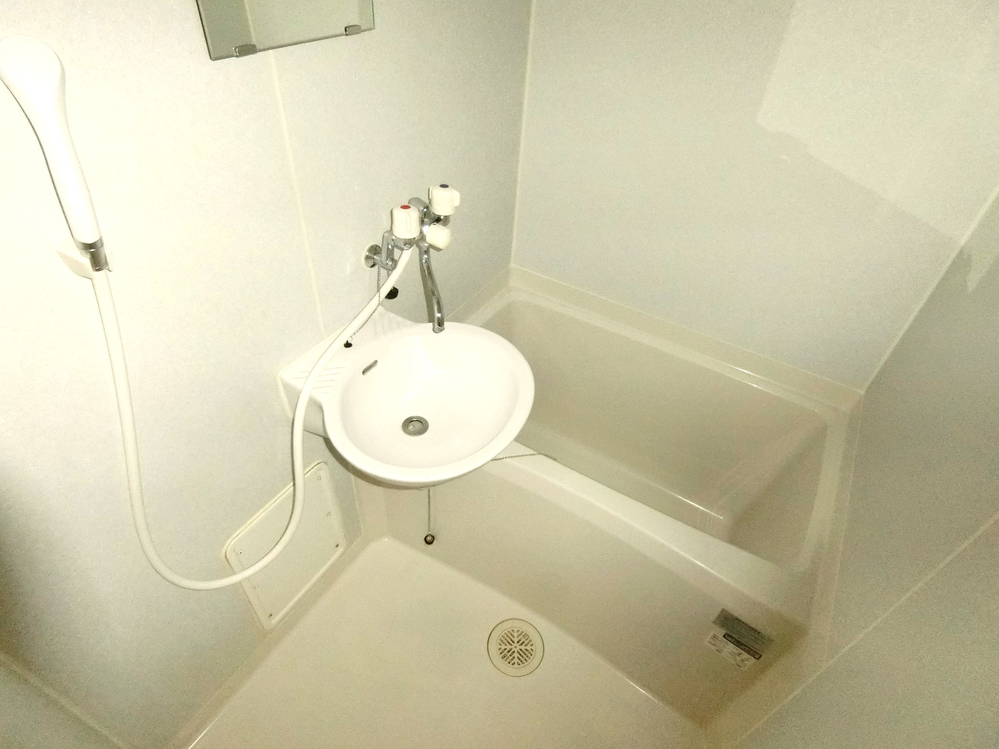 バス・シャワールーム　雨でも安心な浴室乾燥機を完備です☆