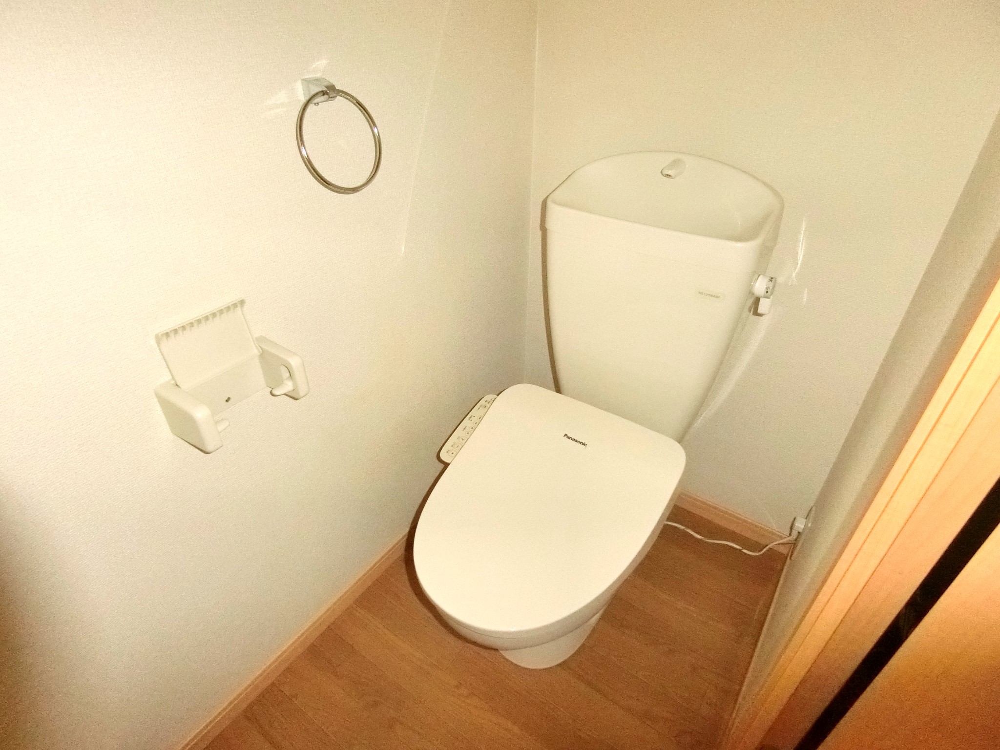 トイレ　温水洗浄機付トイレです☆