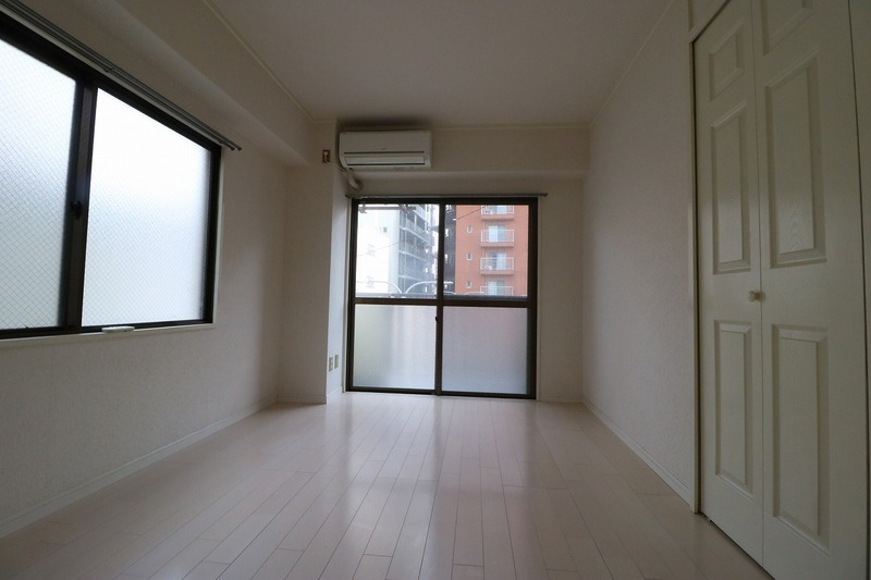 居室・リビング　明るいリビングです。