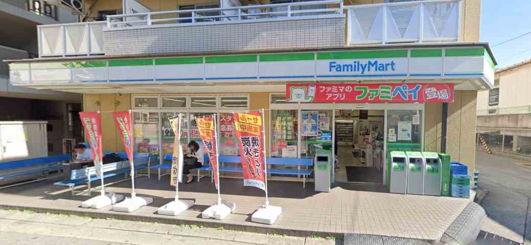 コンビニ　ファミリーマート（コンビニ）まで443m