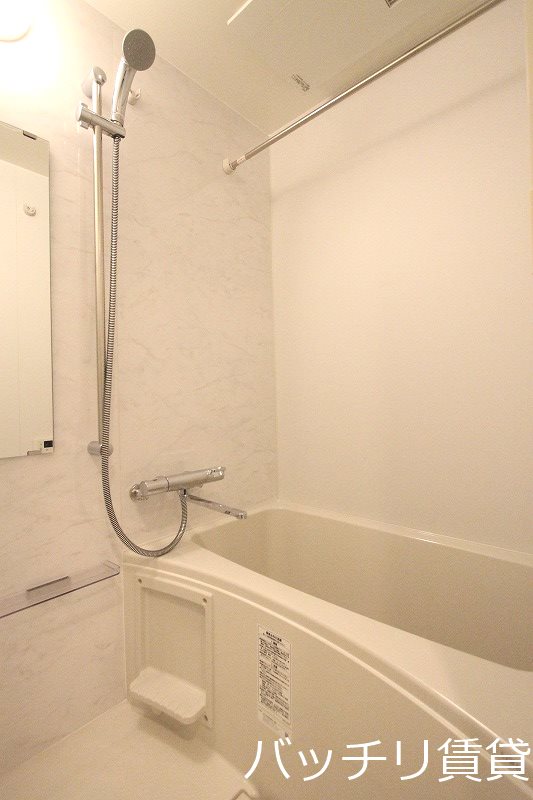 バス・シャワールーム　別号室タイプの為、現状を優先致します。