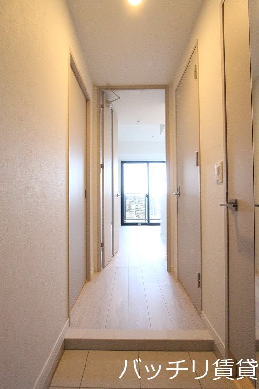 玄関　別号室タイプの為、現状を優先致します。