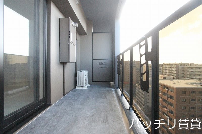 バルコニー　別号室タイプの為、現状を優先致します。