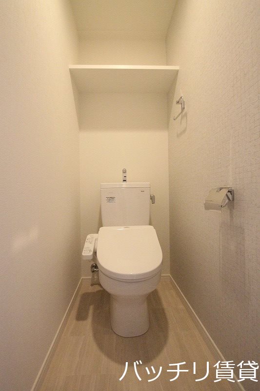 トイレ　別号室タイプの為、現状を優先致します。