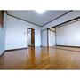居室・リビング　２面採光で明るいお部屋です