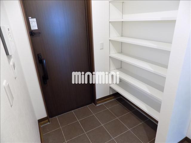 玄関　大容量の靴置場です