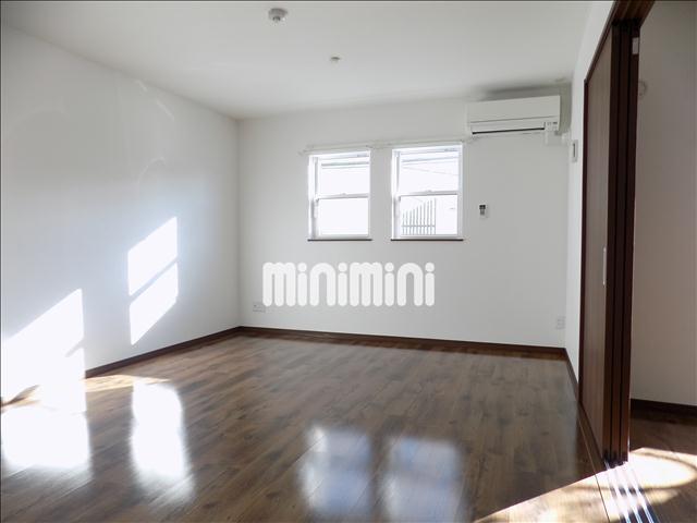 居室・リビング　リビングにエアコン完備