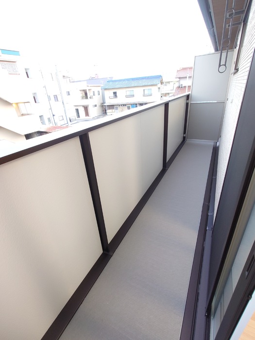 バルコニー　バルコニーからの眺めを楽しみながら食事をしませんか