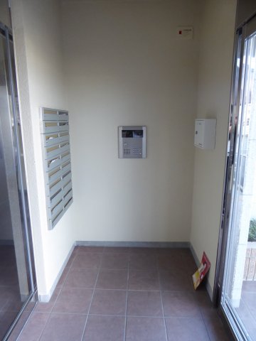 エントランス　オートロックで迷惑な訪問も防げます♪